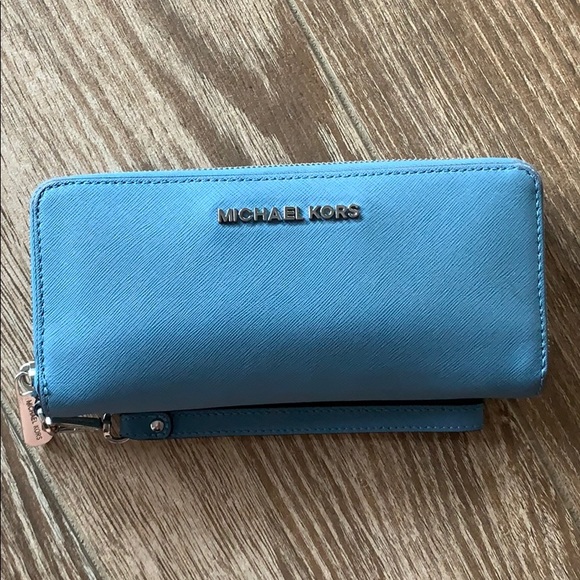 Michael Kors Handbags - Michael Kors Wristlet Wallet